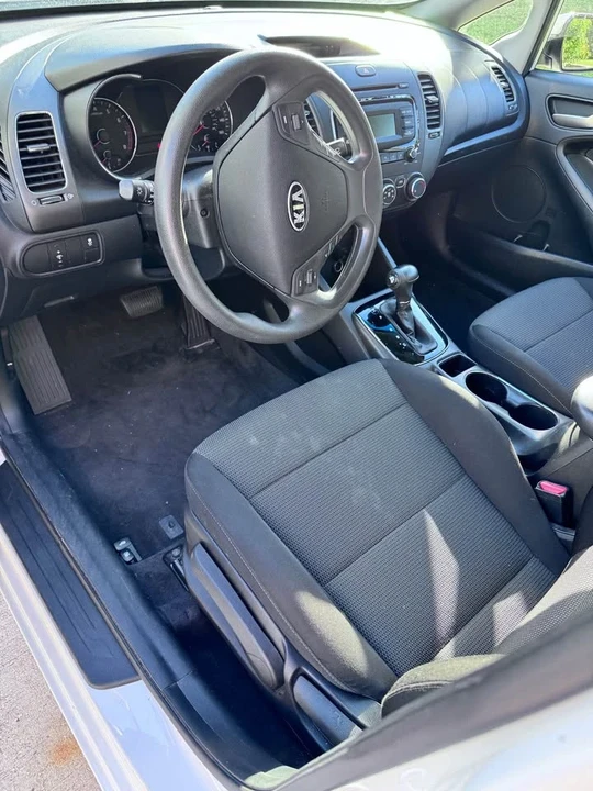 2017 Kia Forte - Image 5 of 7