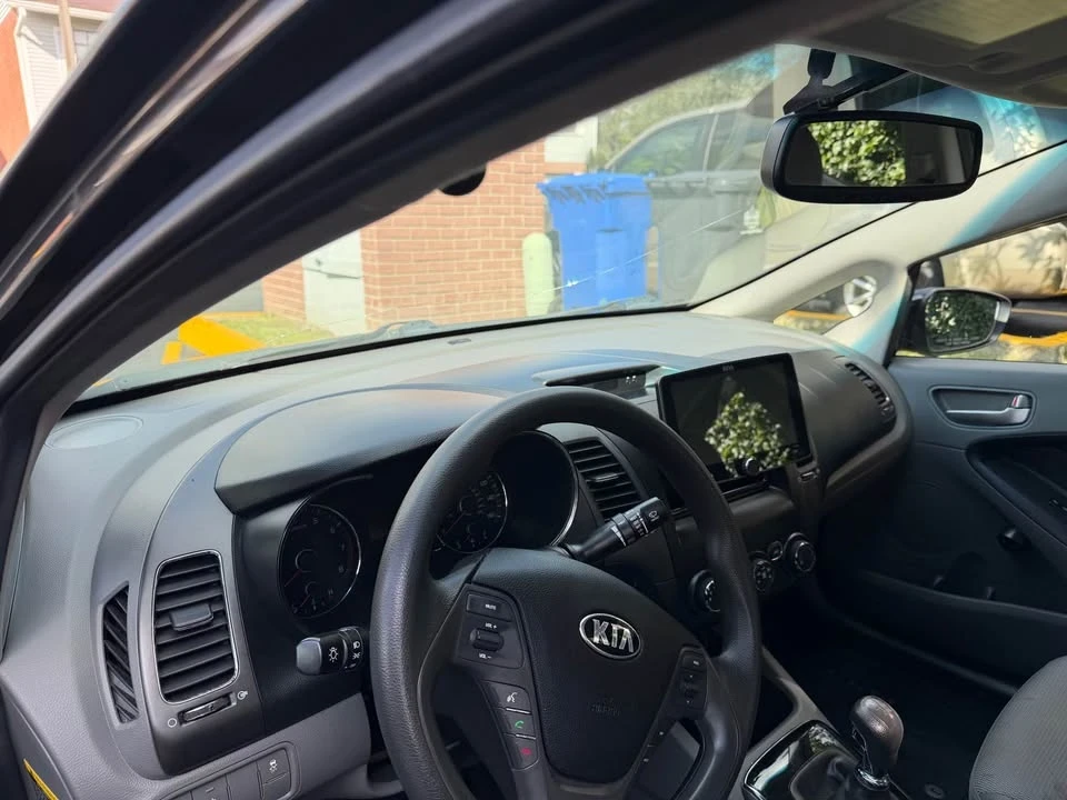 2017 Kia Forte - Image 3 of 8
