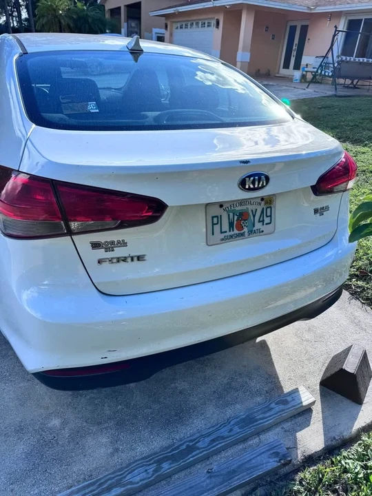 2017 Kia Forte - Image 4 of 7