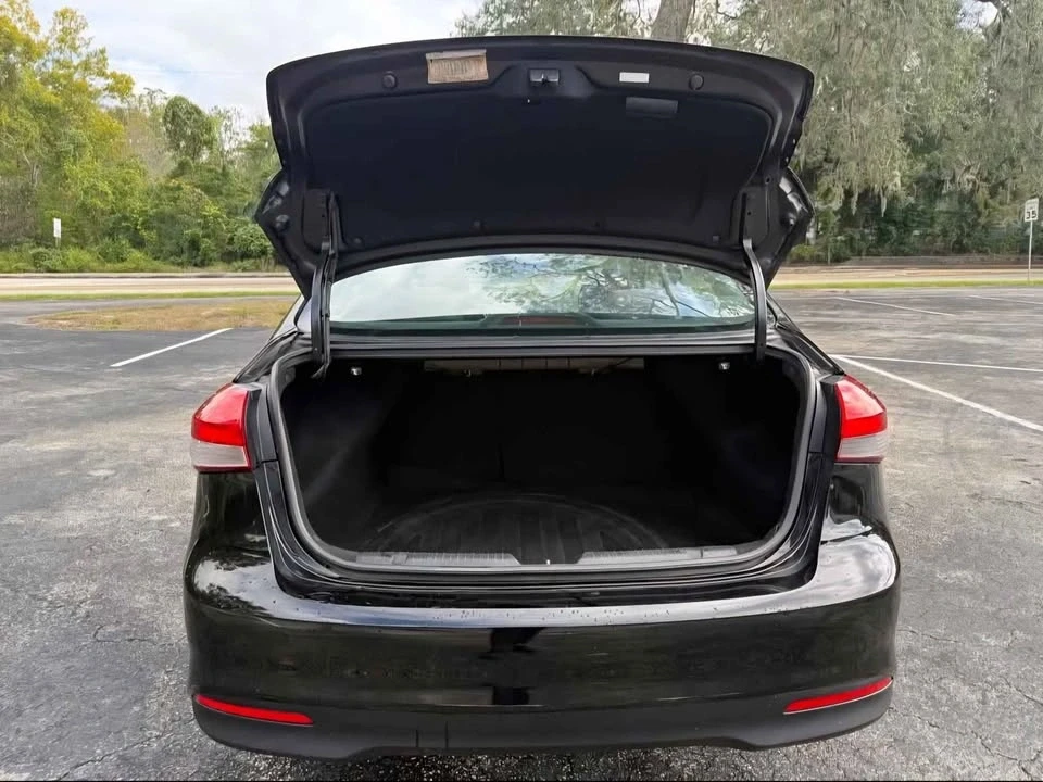 2017 Kia Forte - Image 8 of 12