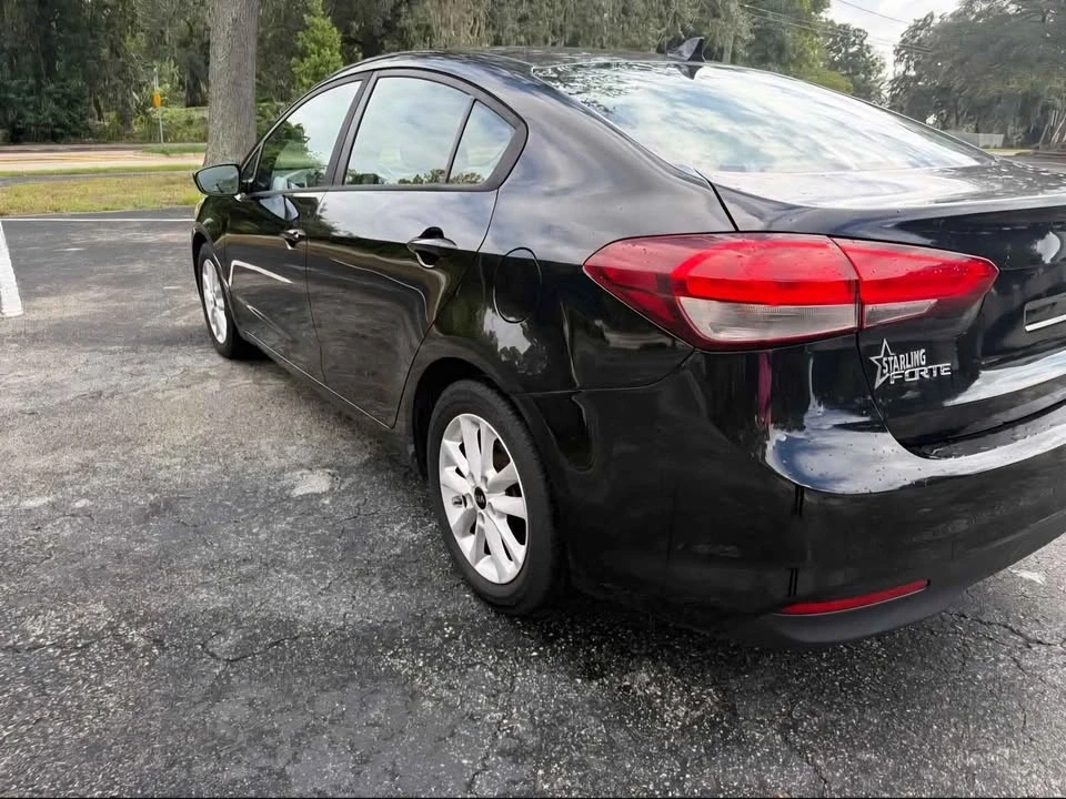 2017 Kia Forte - Image 11 of 12