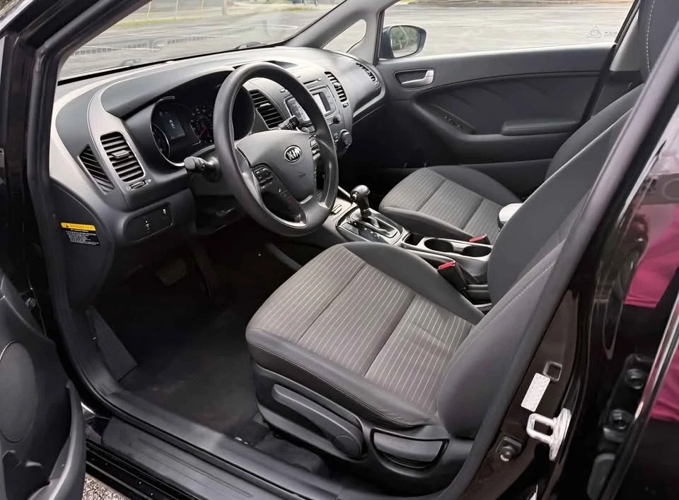 2017 Kia Forte - Image 9 of 12