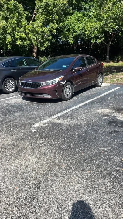2017 Kia Forte - Image 5 of 7