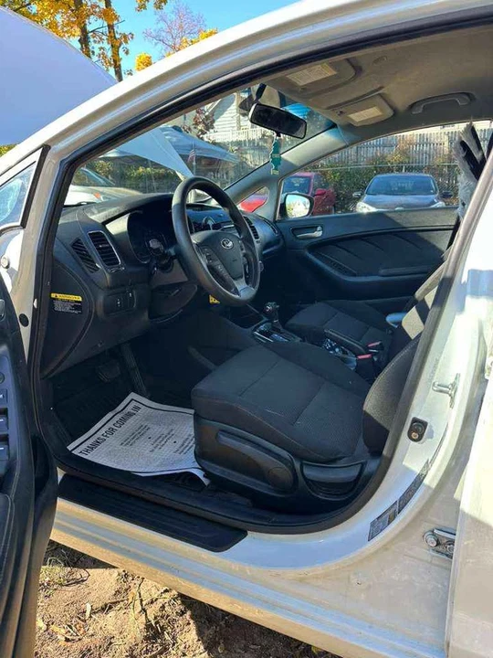 2017 Kia Forte - Image 8 of 15