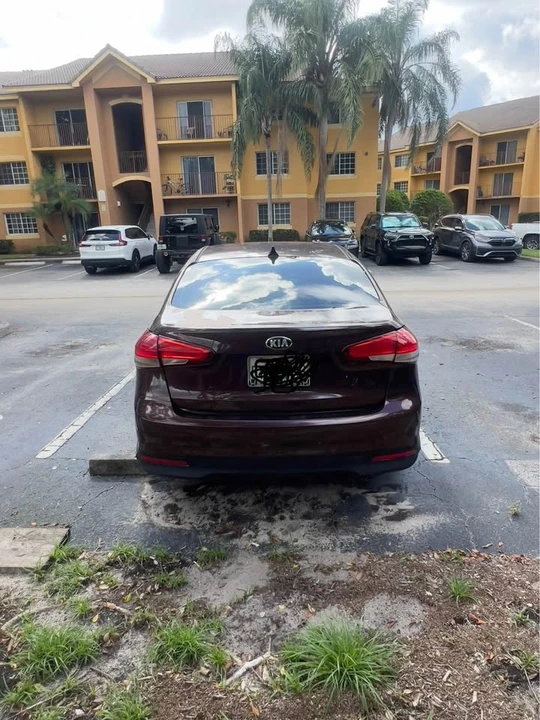 2017 Kia Forte - Image 4 of 7