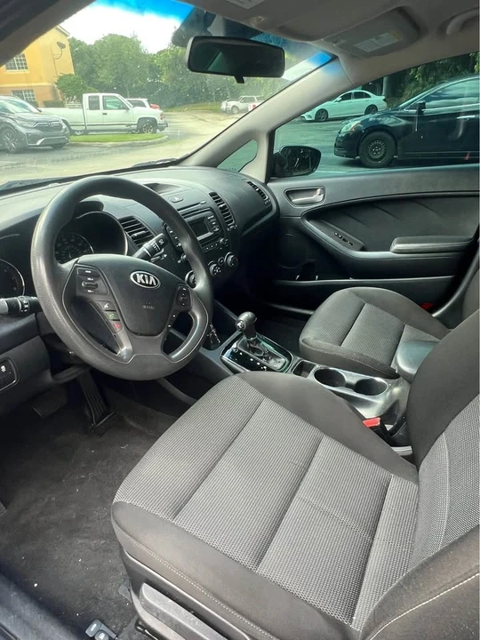 2017 Kia Forte - Image 6 of 7
