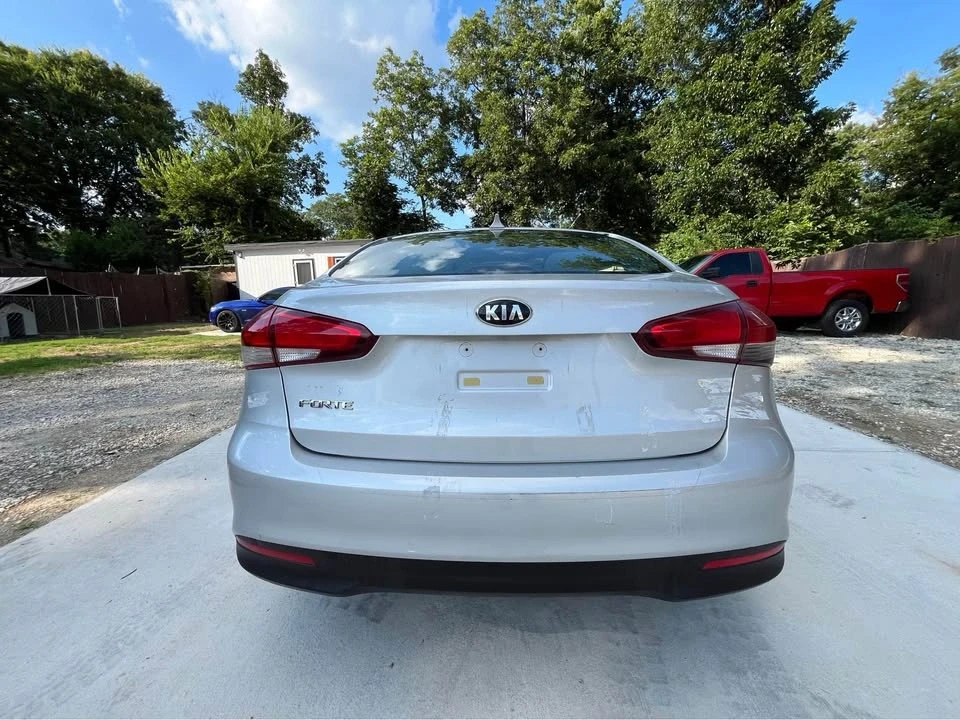 2017 Kia Forte - Image 4 of 11