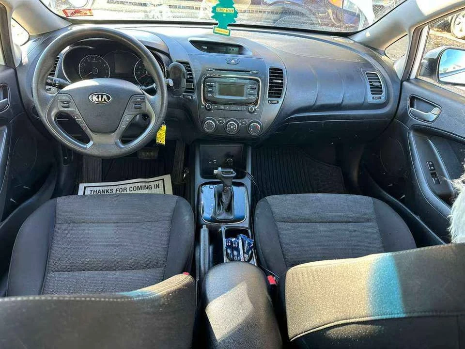 2017 Kia Forte - Image 10 of 15