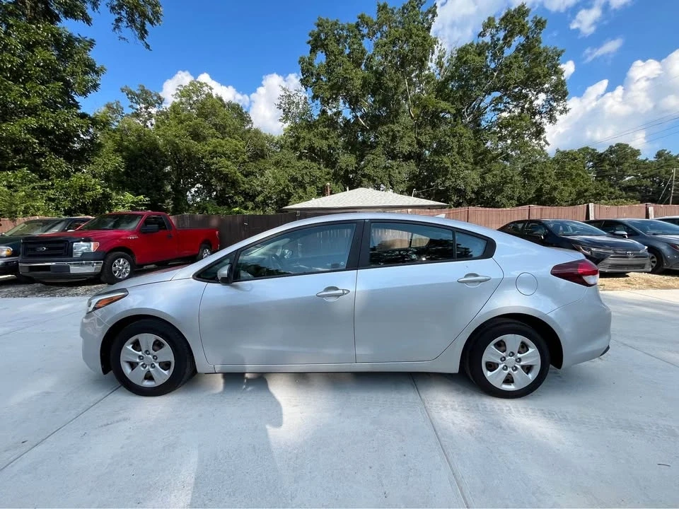 2017 Kia Forte - Image 2 of 11