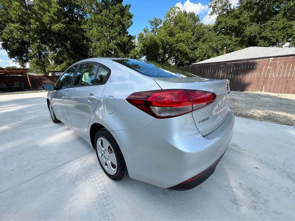 2017 Kia Forte - Image 3 of 11
