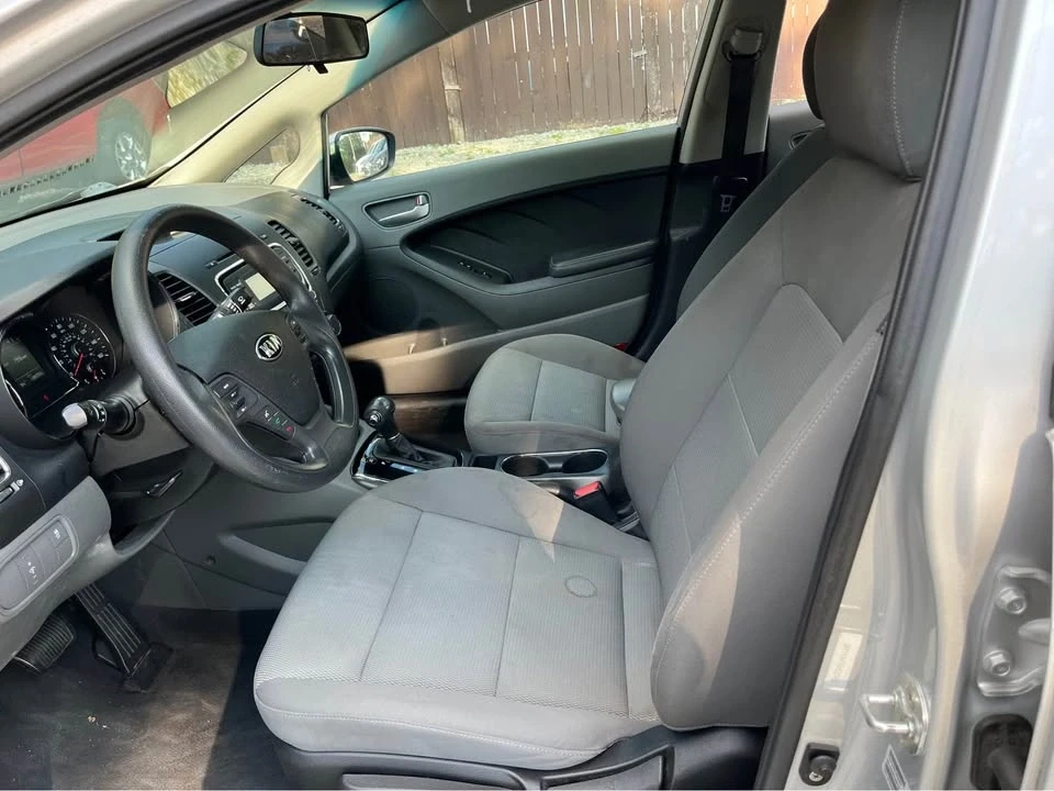 2017 Kia Forte - Image 10 of 11