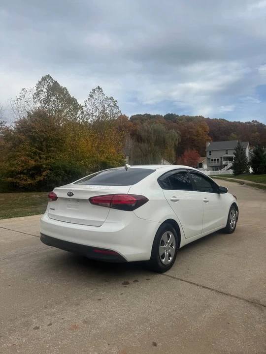 2017 Kia Forte - Image 3 of 9