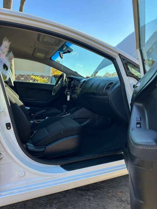 2017 Kia Forte - Image 11 of 15