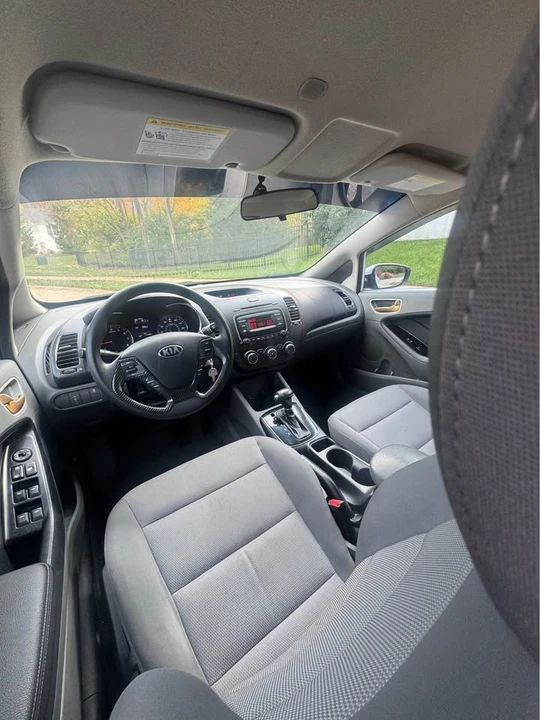 2017 Kia Forte - Image 5 of 9