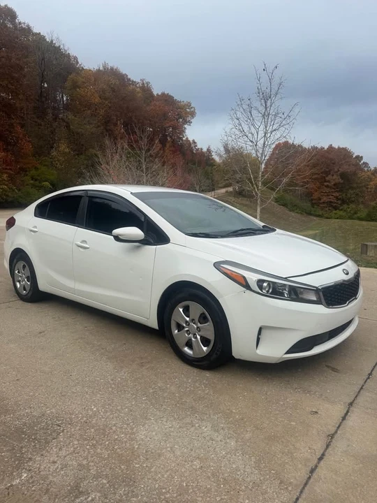 2017 Kia Forte - Image 2 of 9