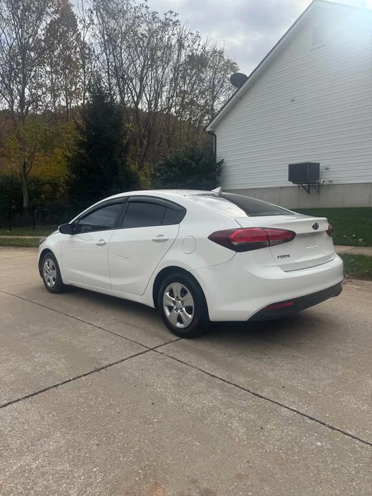 2017 Kia Forte - Image 4 of 9