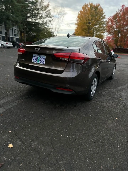 2017 Kia Forte - Image 4 of 16