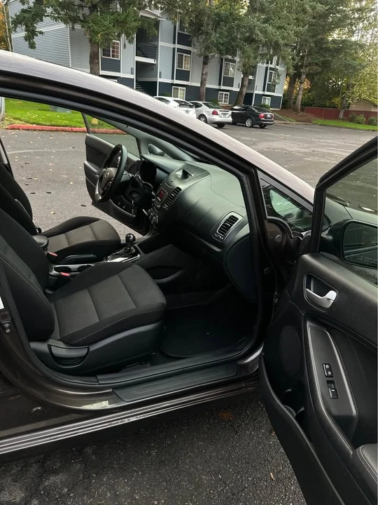 2017 Kia Forte - Image 10 of 16