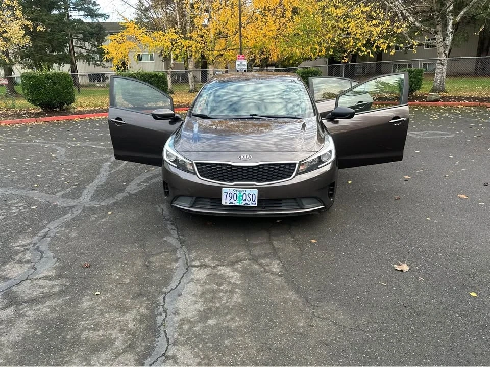 2017 Kia Forte - Image 8 of 16