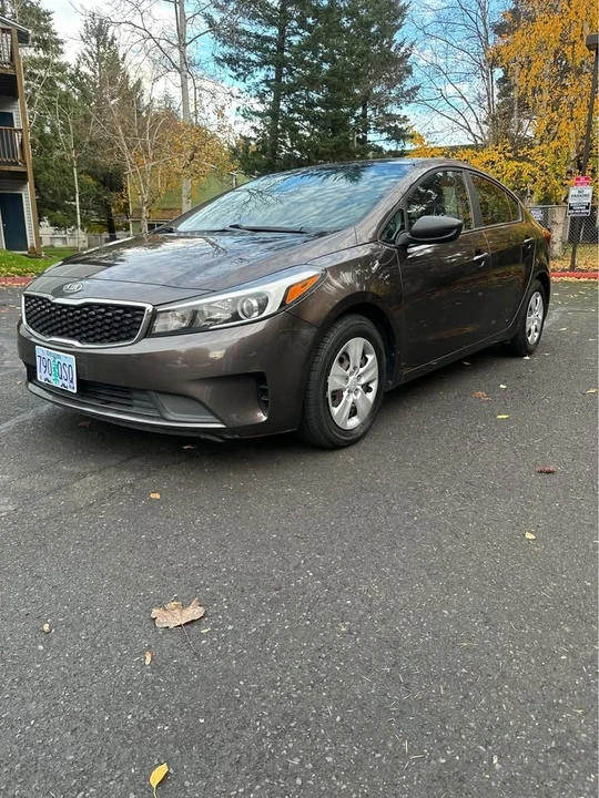 2017 Kia Forte - Image 6 of 16
