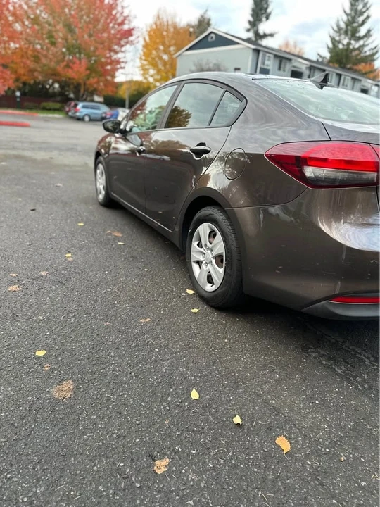 2017 Kia Forte - Image 5 of 16