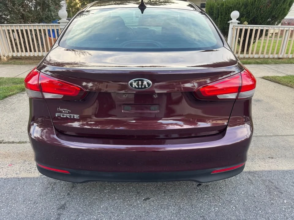 2017 Kia Forte - Image 4 of 10
