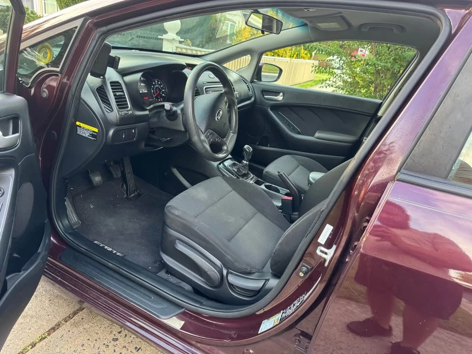 2017 Kia Forte - Image 8 of 10