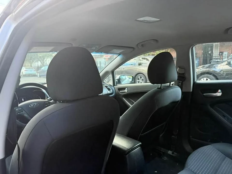 2017 Kia Forte - Image 6 of 8