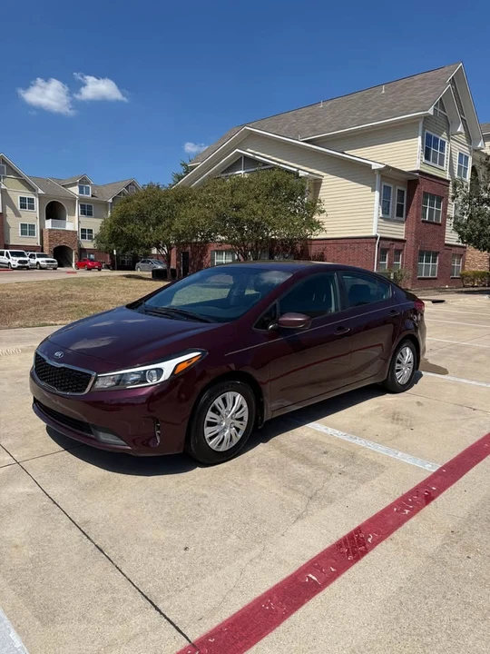 2017 Kia Forte - Image 2 of 10