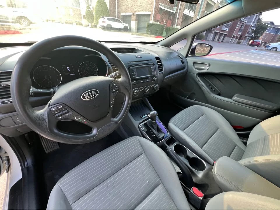 2017 Kia Forte - Image 6 of 7