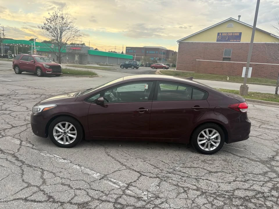 2017 Kia Forte - Image 2 of 8