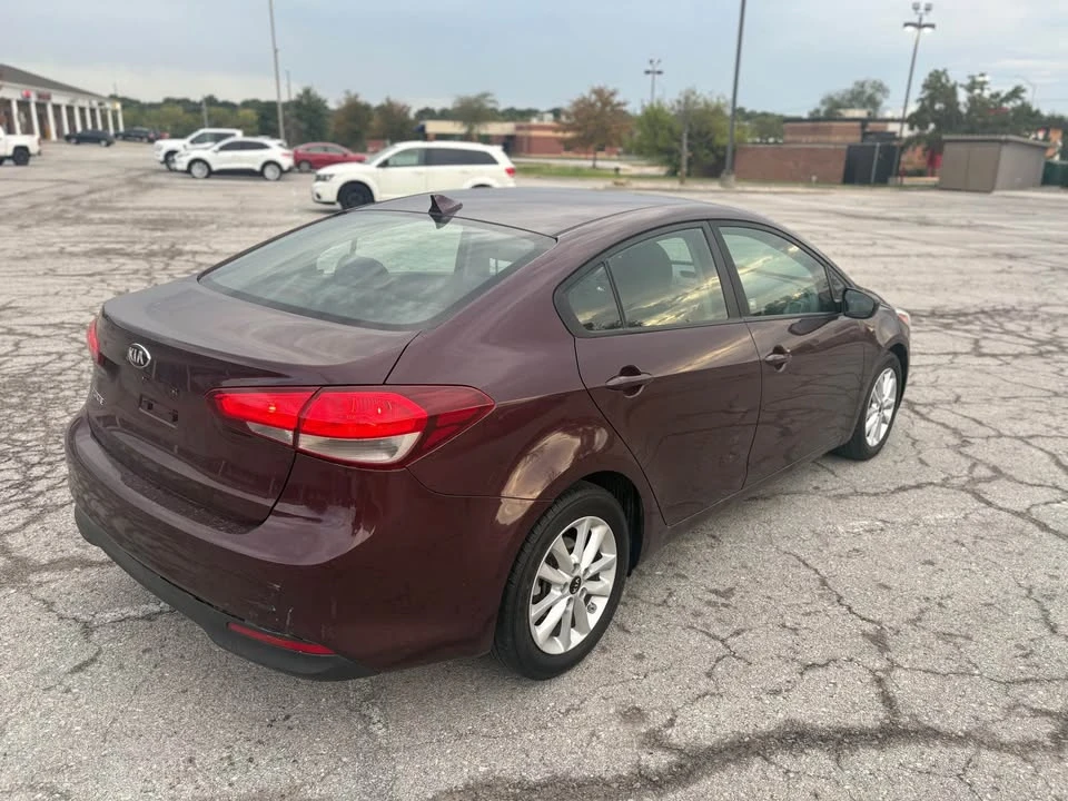 2017 Kia Forte - Image 4 of 8