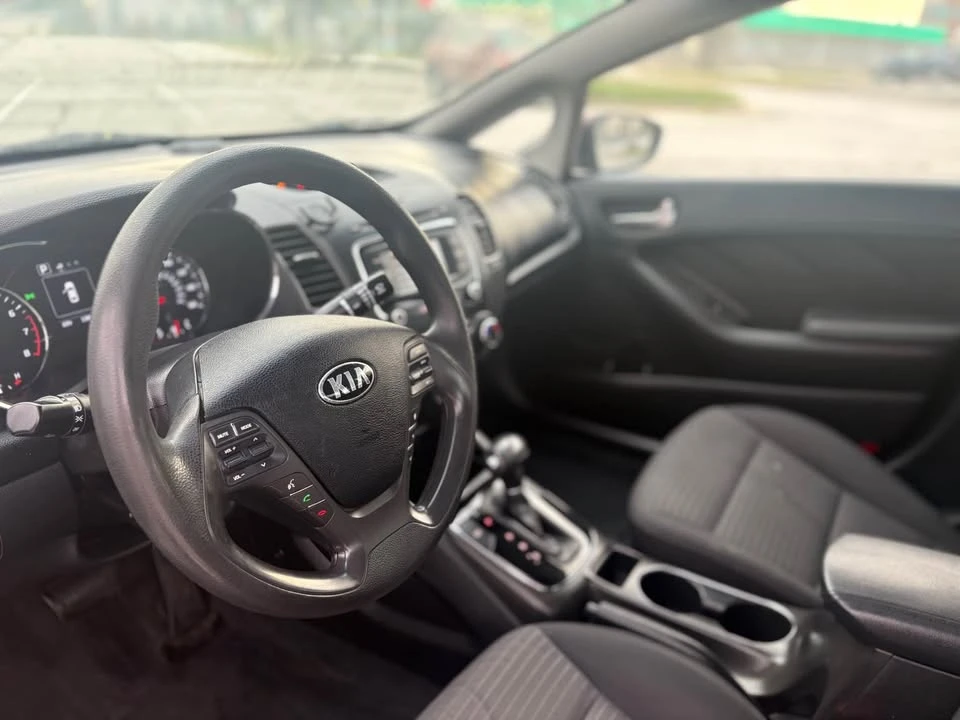 2017 Kia Forte - Image 6 of 8