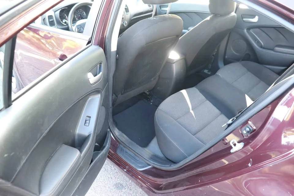 2017 Kia Forte - Image 9 of 11
