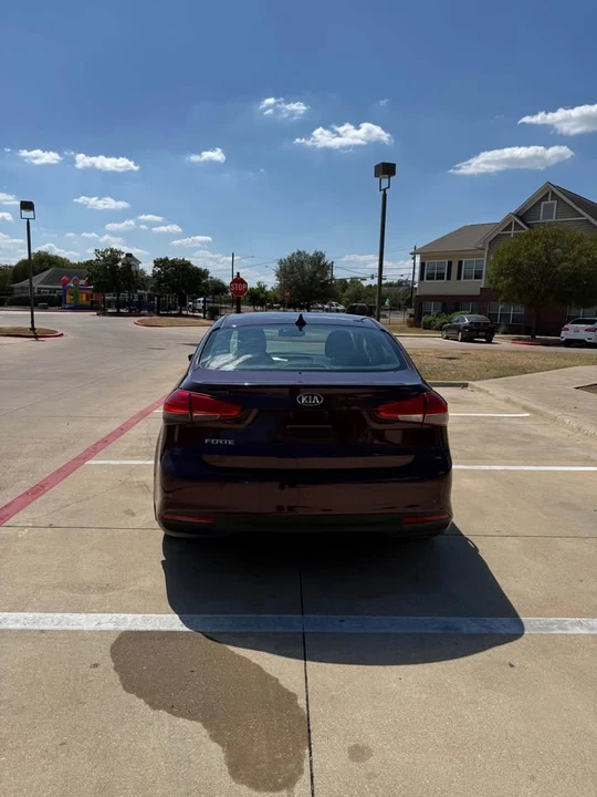 2017 Kia Forte - Image 4 of 10