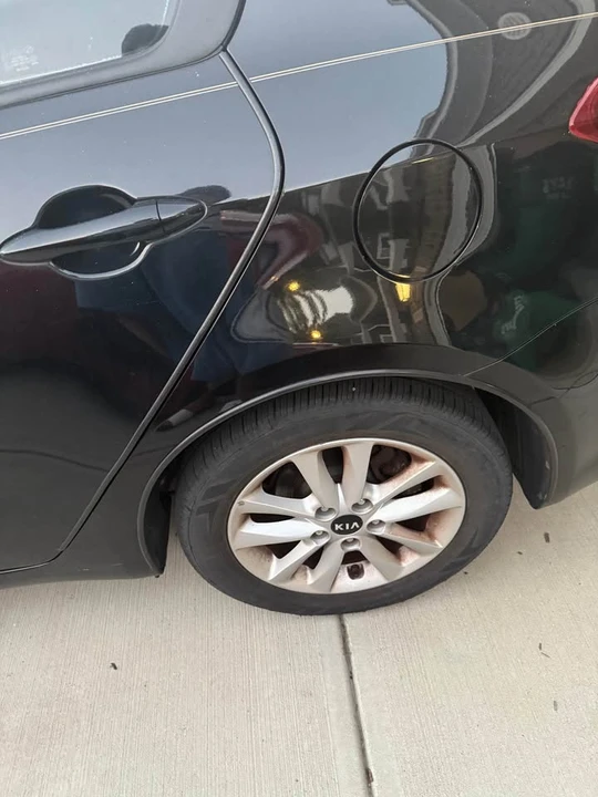 2017 Kia Forte - Image 5 of 9