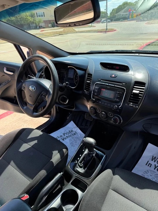 2017 Kia Forte - Image 10 of 10