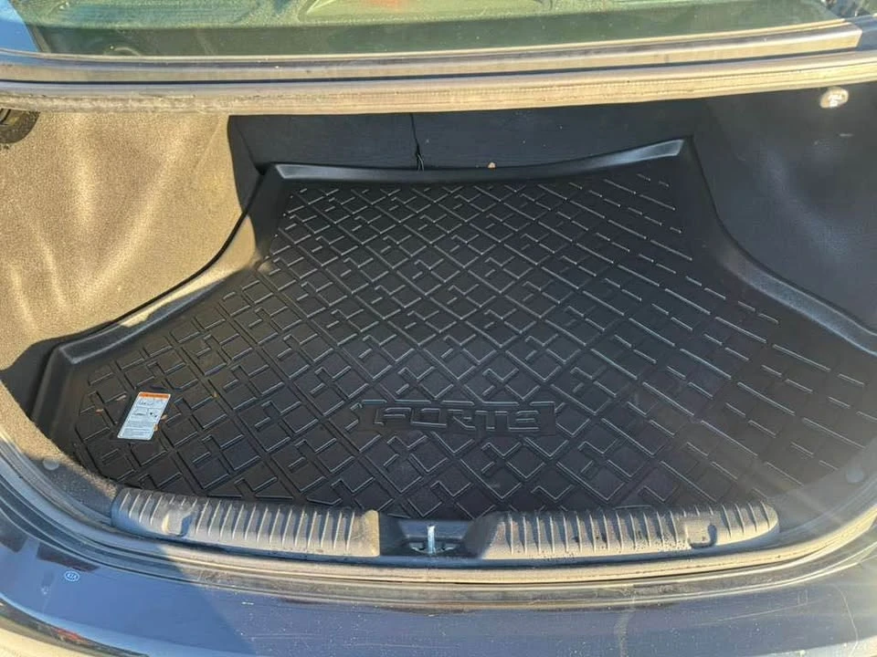 2017 Kia Forte - Image 8 of 11