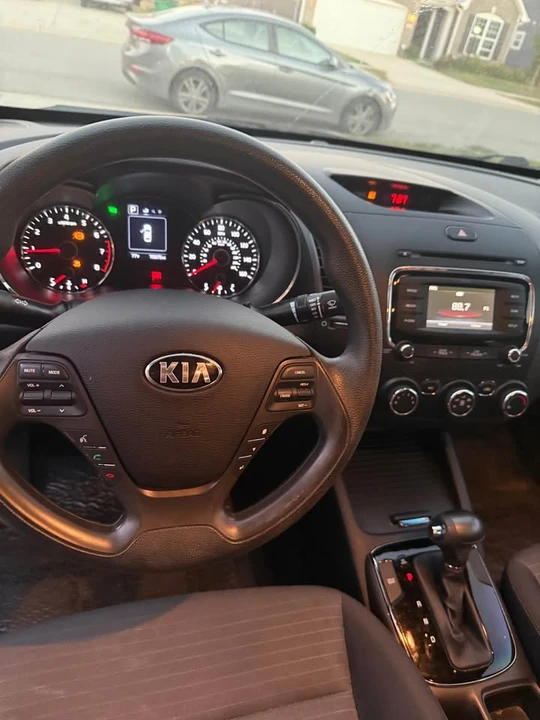 2017 Kia Forte - Image 6 of 9