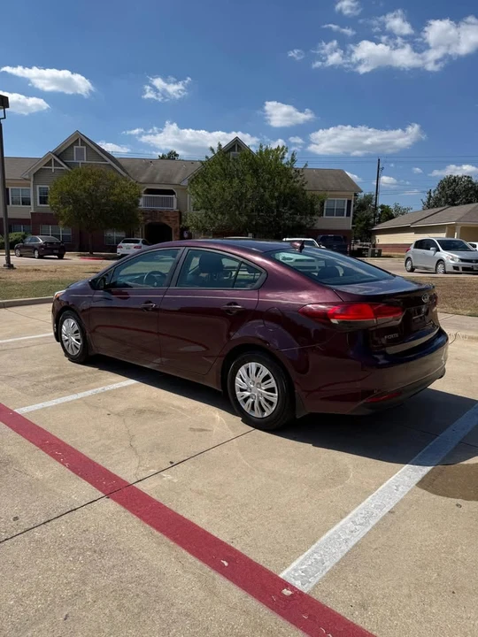 2017 Kia Forte - Image 3 of 10