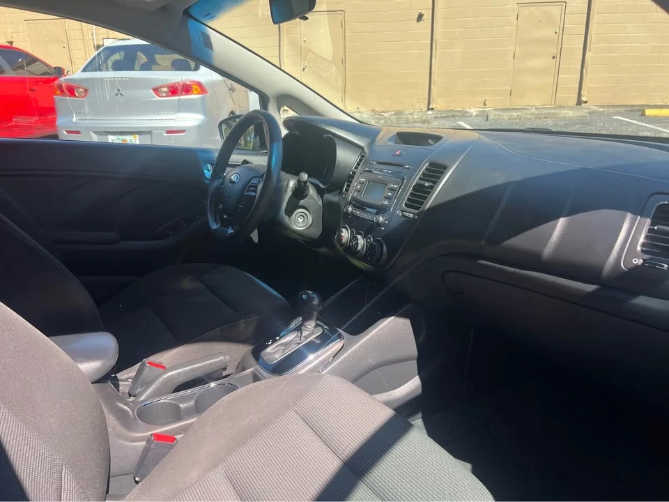 2017 Kia Forte - Image 10 of 11