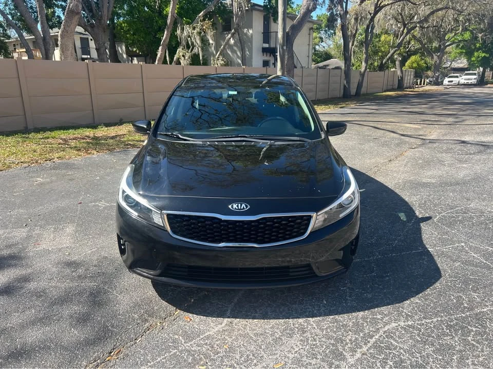 2017 Kia Forte - Image 2 of 11