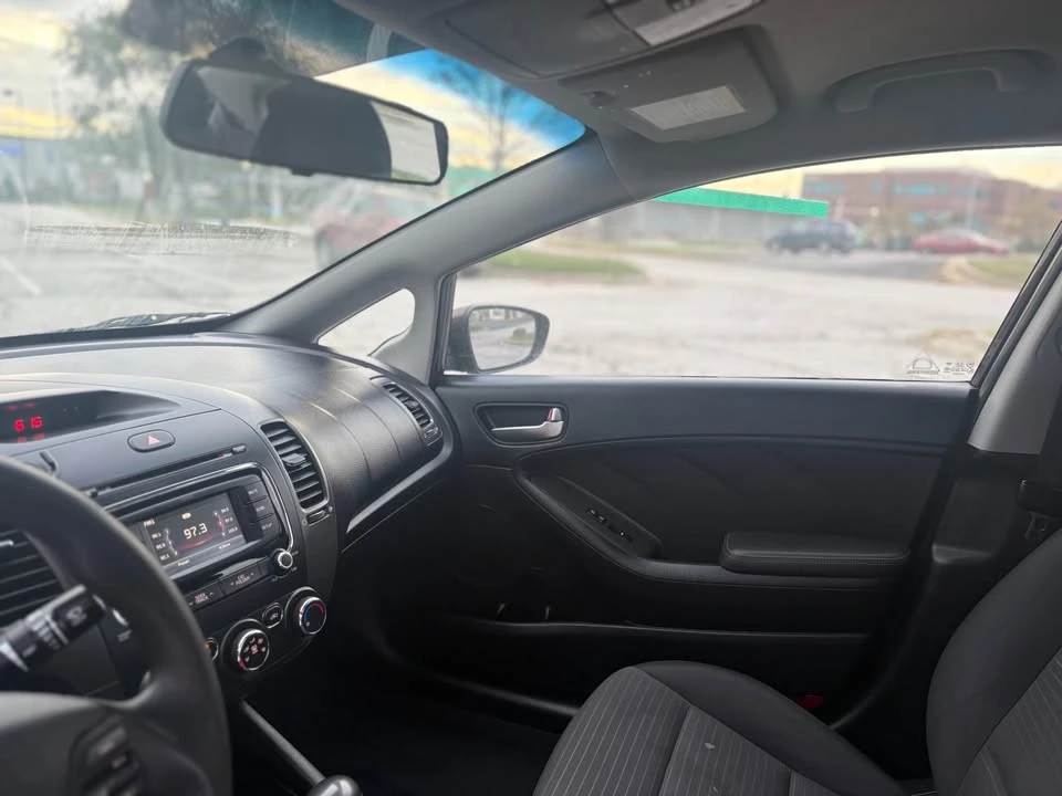 2017 Kia Forte - Image 7 of 8