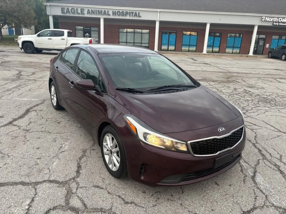 2017 Kia Forte - Image 5 of 8