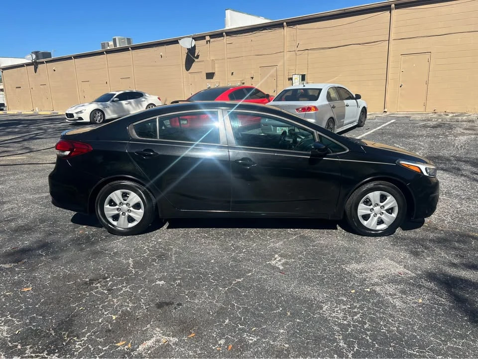 2017 Kia Forte - Image 4 of 11