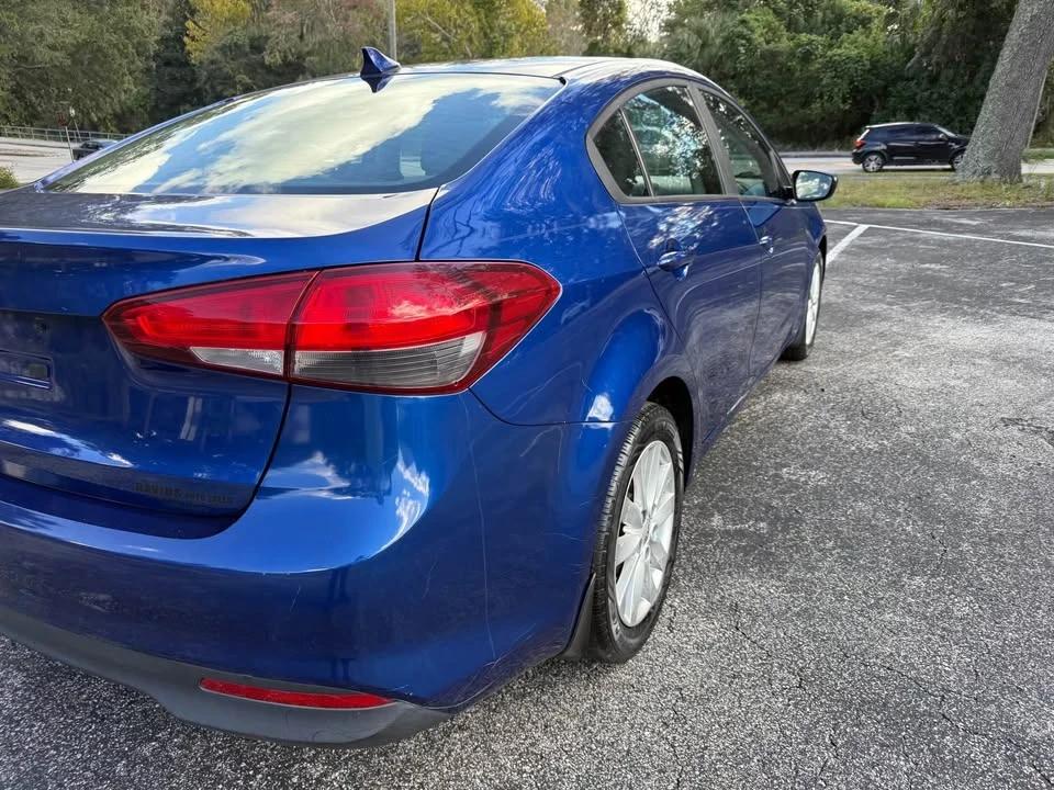 2017 Kia Forte - Image 5 of 13