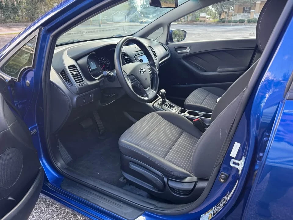 2017 Kia Forte - Image 9 of 13