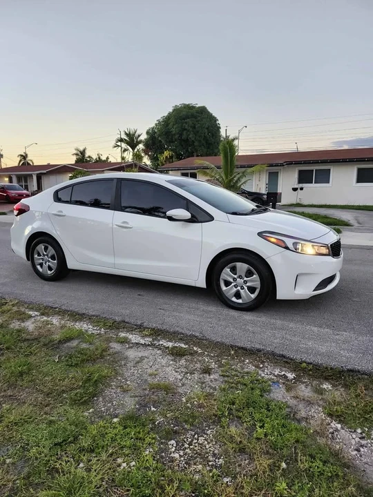 2017 Kia Forte - Image 4 of 13
