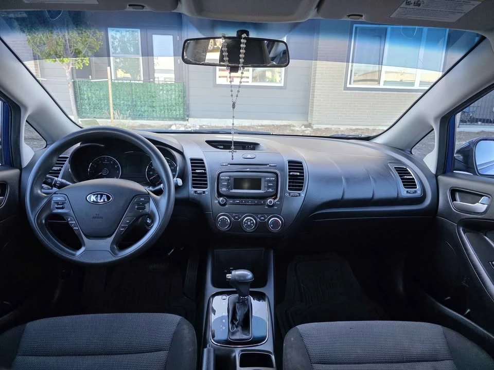 2017 Kia Forte - Image 6 of 8