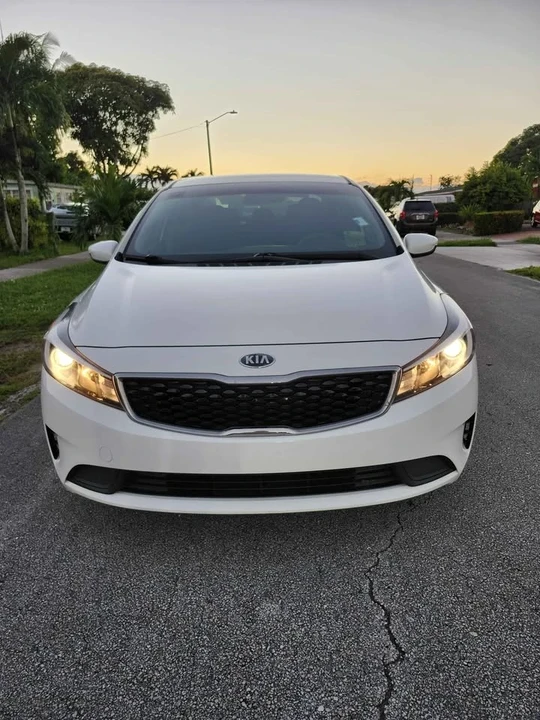 2017 Kia Forte - Image 2 of 13